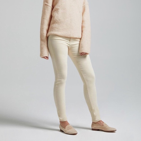 Solddd Outtt - Picture 5 of 12